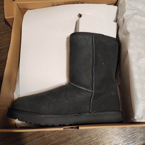 UGG Womens Classic Short II, NWT Black Size 11 - Picture 11 of 12